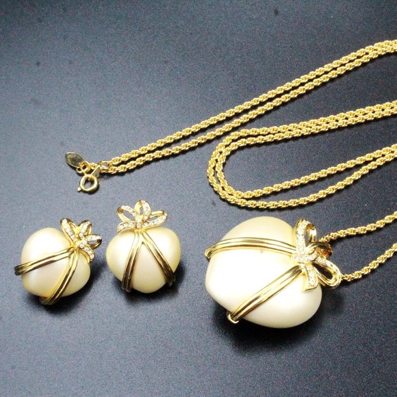 Joan Rivers Contemporary Puff Heart Beige Necklace Earrings Set - Picture 1 of 12